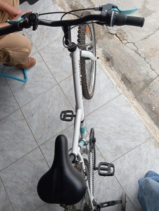 Bicicleta infantil blanca y azul 26'
