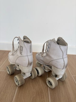 Patines blancos 4 ruedas talla 30 + protecciones