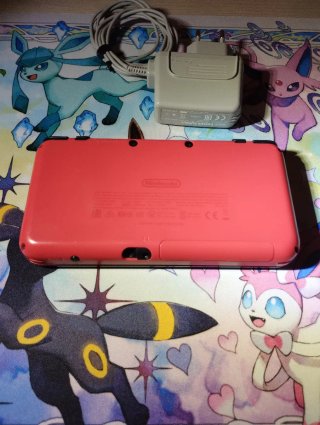 New Nintendo 2DS XL Pokeball Edition