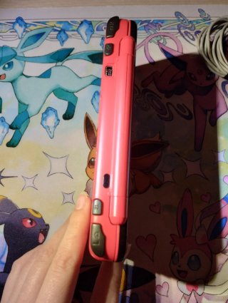 New Nintendo 2DS XL Pokeball Edition