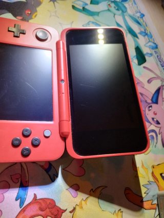 New Nintendo 2DS XL Pokeball Edition
