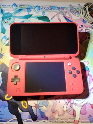 New Nintendo 2DS XL Pokeball Edition