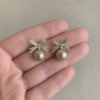 Pendientes lazo perla dorados