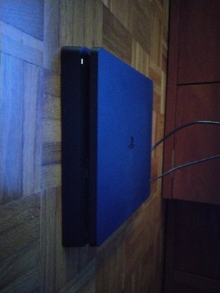 PS4 Slim Nera + 2 Controller + 5 Giochi