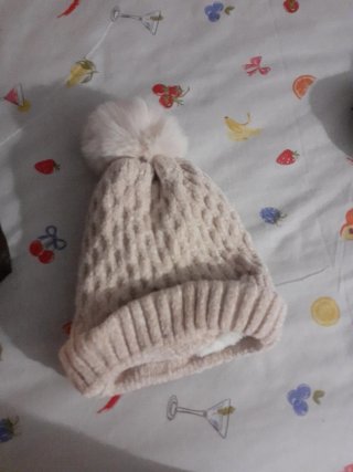 Gorro de lana con pompón