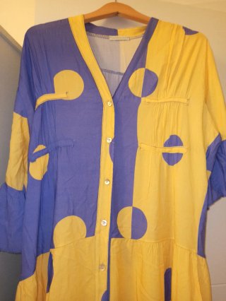Vestido largo estampado lunares