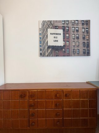 Mueble rústico de madera marrón