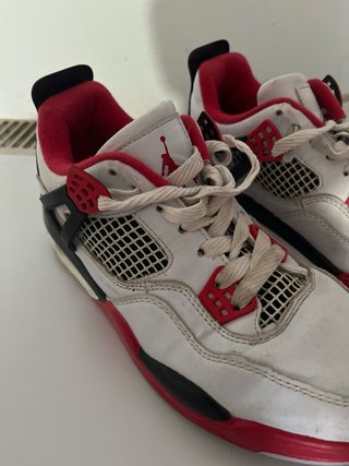 Sneakers Jordan 4 Rosse e Bianche