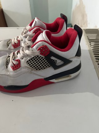 Sneakers Jordan 4 Rosse e Bianche