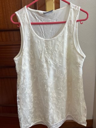 Top blanco con bordados