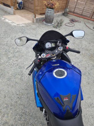 Suzuki GSXR 600 Azul y Blanca