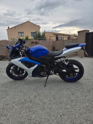 Suzuki GSXR 600 Azul y Blanca