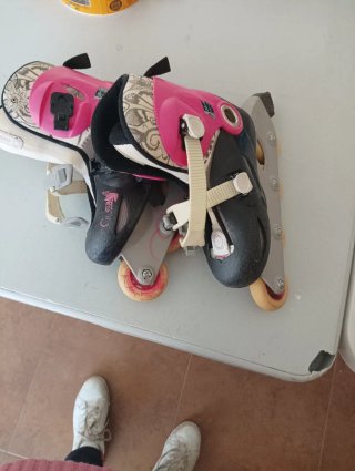 Patines en línea rosas y negros