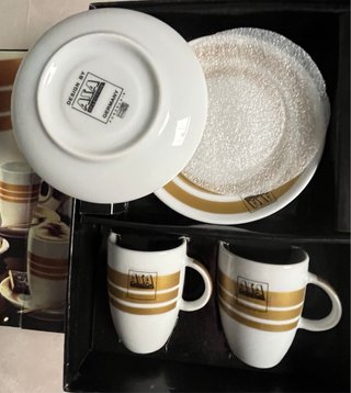 Juego 2 tazas de porcelana negras y doradas