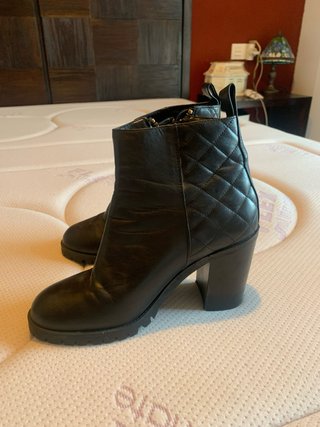 Botines negros de tacón
