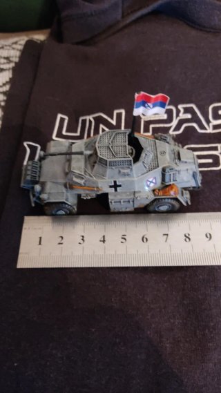 Tanque militar pintado a mano