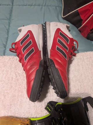 Pack Equipación Fútbol: Botas, Espinilleras, Mochi