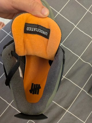 Jordan 4 Undefeated Verde Naranja