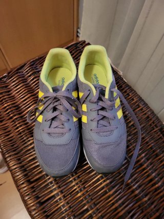 Zapatillas Adidas Neo Gris y Amarillo
