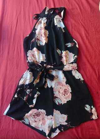 Mono corto floral negro y rosa