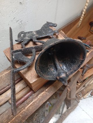 Campana antigua de fundición,Llamador