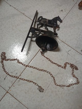 Campana antigua de fundición,Llamador