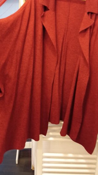 Cortefiel Poncho Rojo TEJA Es grande, muy caliente