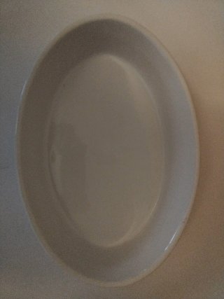Fuente de porcelana blanca