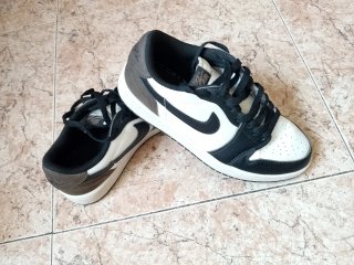 Zapatillas Nike Air Blancas y Negras