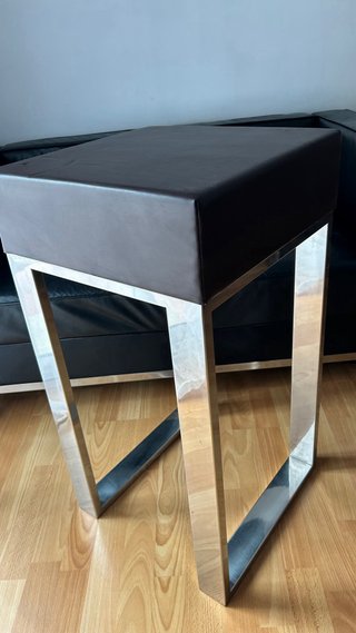 Taburete alto piel marrón e inox