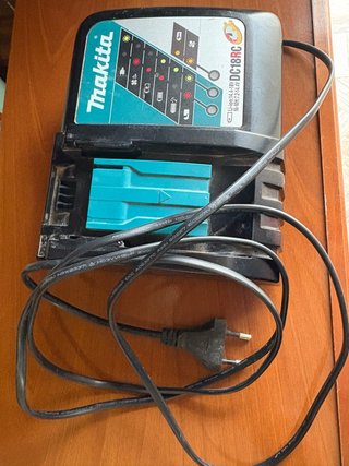 Cargador Makita DC18RC