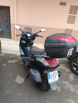 Moto Scooter 125cc Negra Automática
