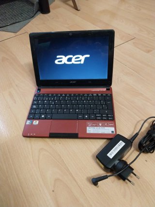 Acer Aspire One D270 Portátil Rojo