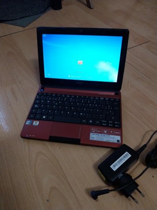 Acer Aspire One D270 Portátil Rojo