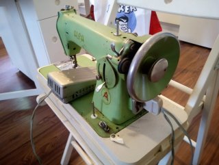 Máquina de coser antigua ALFA