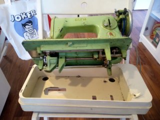 Máquina de coser antigua ALFA