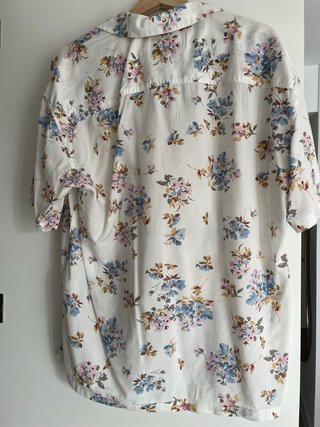 Camisa Abercrombie & Fitch flores Talla M