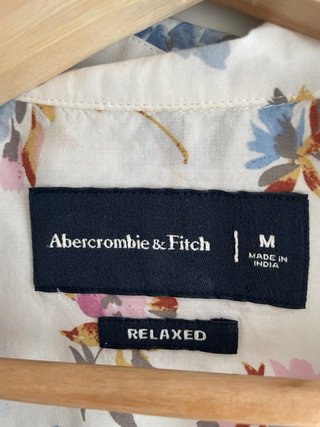 Camisa Abercrombie & Fitch flores Talla M
