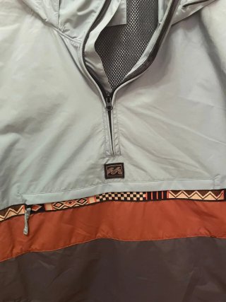 Cortavientos Billabong con diseño