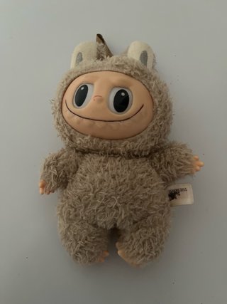 Labubu peluche