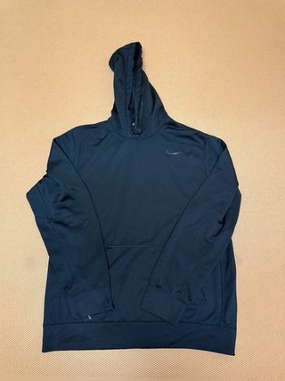 Sudadera Nike negra estilo deportivo con capucha