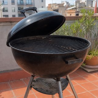 Barbacoa de carbón redonda