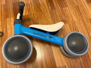 Bici correpasillos infantil azul y blanca