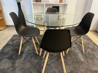 Mesa redonda cristal + 4 sillas negras