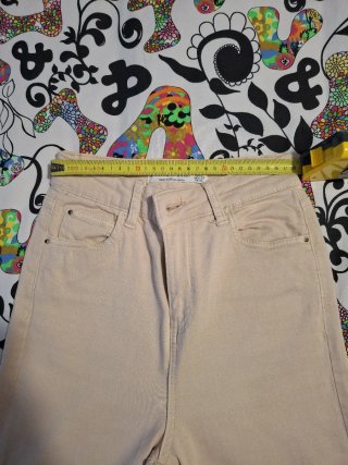 Pantalones vaqueros beige bajos con flecos