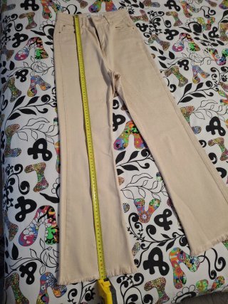 Pantalones vaqueros beige bajos con flecos