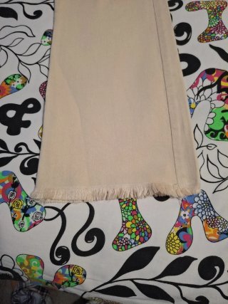 Pantalones vaqueros beige bajos con flecos