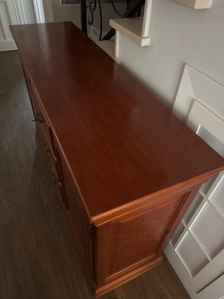 Mueble aparador de madera castaño