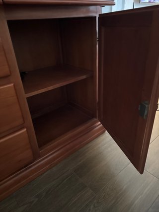 Mueble aparador de madera castaño