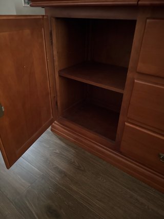 Mueble aparador de madera castaño
